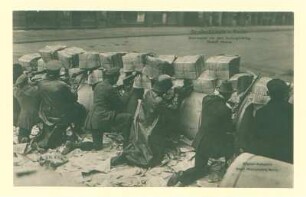 Straßenkämpfe in Berlin. Barrikaden vor dem Zeitungsverlag Rudolf Mosse.