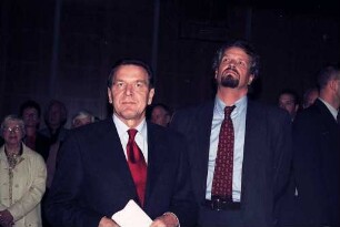 Freiburg im Breisgau: Bundeskanzler Gerhard Schröder in der Kultur- und Tagungsstätte (Konzerthaus) [mit Gernot Erler]
