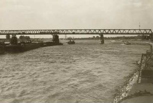 Rheinbrücke : Düsseldorf, Rheinbrücke nach Oberkassel