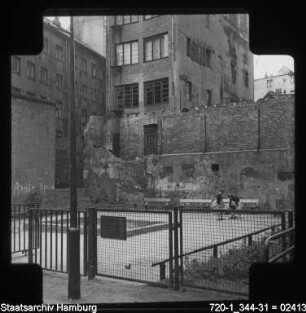 Alte Bebauung Altona, Kinderspielplatz