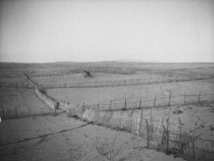 Dünen bei Kanazawa : Landschaftsausschnitt mit Einfriedungen