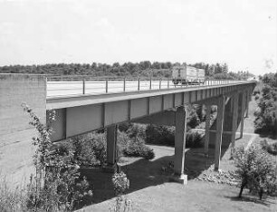 Sulzbachviadukt in km 186,136 Gesamtansicht nach Wiederaufbau L = 365 m.
