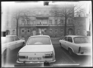 Potsdam-Brandenburger Vorstadt. Platz der Nationen (Luisenplatz). Wohnhaus mit Stadt-Apotheke. Straßenfront