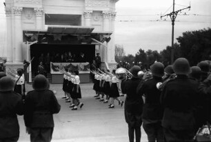 Chisinau: Vorbeimarsch von Jugendorganisationen