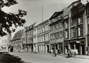 Güstrow. Markt. Blick gegen Wohnhäuser