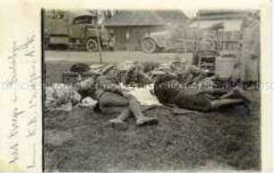 Gruppe rastender Soldaten