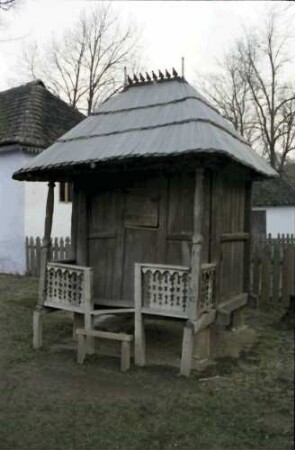 Baneasa: Dorfmuseum, Freilicht Museum, Schweinestall mit Veranda