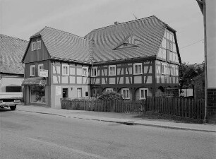 Wohnhaus mit Ladeneinbau