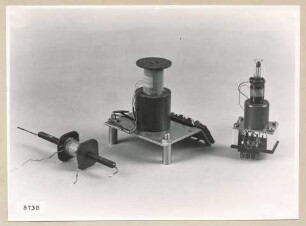 Kleinprüfrelais T.G.F, 3 Bauteile; Foto, 1953