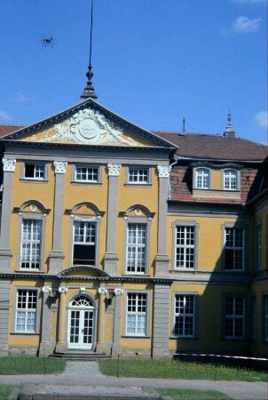 Detail voriges Bild: Mittelrisalit mit Dreicksgiebel