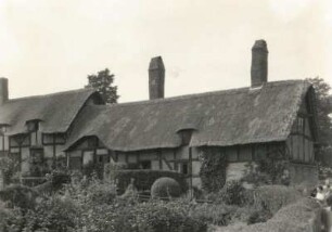 Stratford-upon-Avon. Anne Hathaway's Cottage. Gartenansicht
