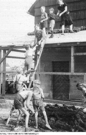 Altenberg, Zinnwald, Klügelhütte. Berliner Kinder zur Erholung auf der Hütte - Aktion der Volkssolidarität, um 1946