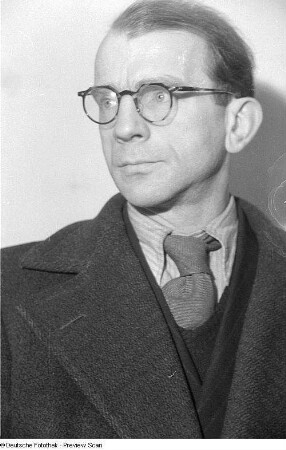 Porträtaufnahmen des Schriftstellers Günther Weisenborn