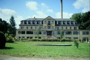 Kurklinik, nicht in Benutzung; Aufschrift "Sanatorium"