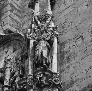 Männliche Heiligenfigur