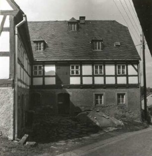 Grünhainichen, Hohe Straße 10. Wohnhaus der sog. Schalingschen Häuser (1787). Traufseite