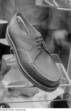 Schuhe auf der Leipziger Herbstmesse 1954