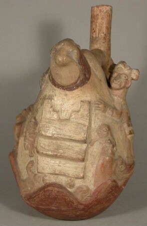 Relief und Applikation: anthropomorphe und zoomorphe Figuren