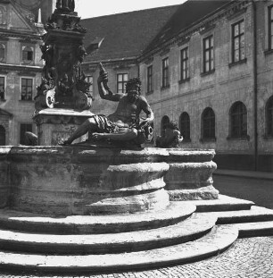 Wittelsbacher Brunnen — Flußgott