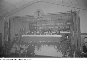 Podium der Tagung der Industriegewerkschaft Druck und Papier in Leipzig-Engelsdorf