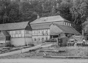 Rothmühle zu Schönau : Schönau. Rothmühle, Sägewerk. Über dem Portal stehen die Jahreszahlen 1625 (Erbauung) und 1728 (Erneuerung)