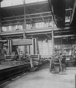 Große Hobelmaschine mit feststehendem Tisch : Technikgeschichte | Technologie | Eisen und Stahl | Werkzeug-Maschinenfabrikation