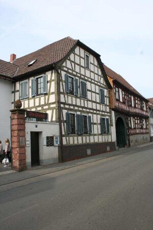 Ehem. Sattelhof (Fachwerkwohnhaus); Langen, Fahrgasse 5
