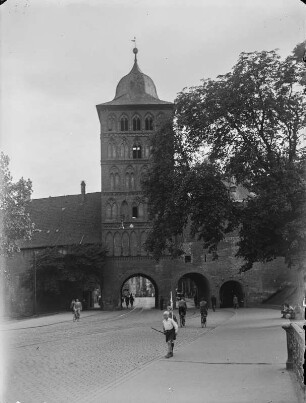 Burgtor : Im spätgotischen Stil erbautes Burgtor, nördlichstes von ehemals vier Stadttoren der Lübecker Stadtbefestigung.