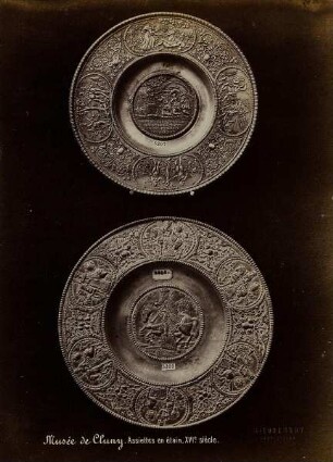Musée de Cluny. Assiettes en étain, XVI.e siècle