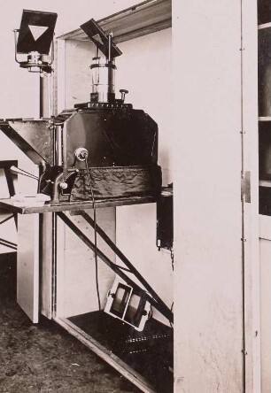 Projektor im Vorführraum, Filmseminar Berlin
