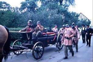 Festumzug, Feuerwehr mit alter Feuerspritze
