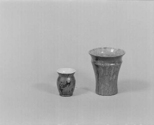Vase : Zwei Vasen (1. H. 20. jh.; wohl K. Feuerriegel)