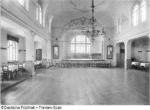 Niederwartha (Dresden-Niederwartha), Friedrich-August-Straße 60. Gasthaus "Wilhelmsburg". Großer Konzert- und Ballsaal