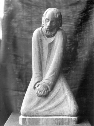 Der Zweifler. Teakholz, geschnitzt; H. 108 cm (1937; E. Barlach). Güstrow: Atelierhaus am Inselsee