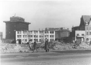 Hamburg. St. Pauli. Luftschutzbunker. Trümmer und Ruinen am Heiligengeistfeld erinnern an die Zerstörung 1943