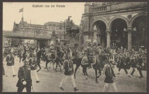 Ansichtskarte „Rückkehr von der Parade“, Hallesches Tor