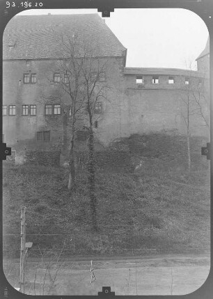 Rochlitz. Schloß (12.-14. Jh.). Fürstenhaus und Teil des Wehrganges. Ansicht von Nordnordwest