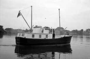 Yachthafen Gohren: Ferro-Beton-Yacht; Concrete [Lady]