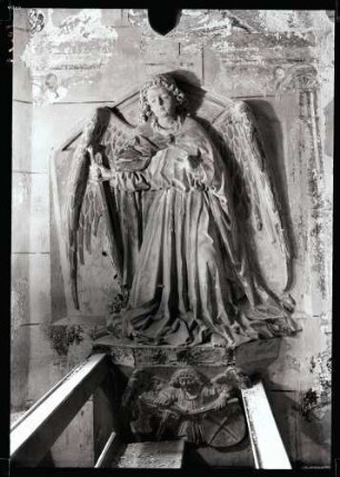 Michaelskirche; Steinrelief St. Michael