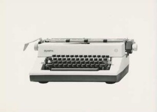 Schreibmaschine "Olympia SKM 3340 143" der Olympia-Werke