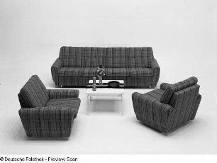 Sitzgruppe : Wohnzimmermöbel (1972). Ansicht mit Sitzgruppe und Couchtisch