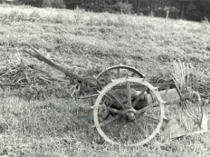 Landwirtschaftliches Arbeitsgerät in Schweinerden, Kartoffelroder : Land- und Viehwirtschaft - Bodenbearbeitung und -pflege. Ort: Swinjarnja / Schweinerden. Kartoffelroder