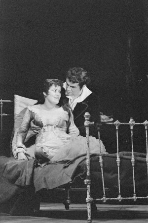 Szenenbilder aus "La Bohème", Oper in vier Bildern von Giacomo Puccini. Komische Oper Berlin, Juli 1959