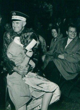 IFF 1958. Waldbühne. Autogrammschlacht um Jean Marais