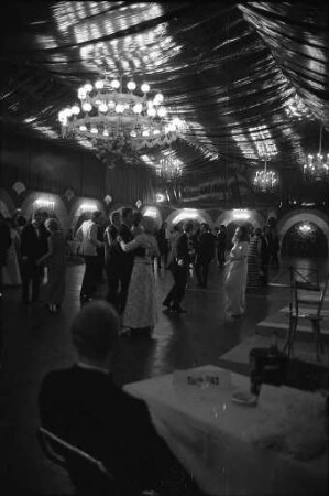 Bühnenball 71 des Badischen Staatstheaters in der Schwarzwaldhalle und Gartenhalle