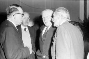 Chemiker: Artturi I. Virtanen, Karl Georg v. Hevesy, Richard Kuhn, H. Hartmann