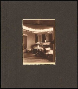 Wohnung. Inneneinrichtung: Wohnraum 2, Podest
