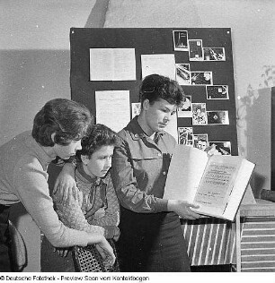 Junge Pioniere in Pirna; Witwe Paul Gruner in 31. Oberschule