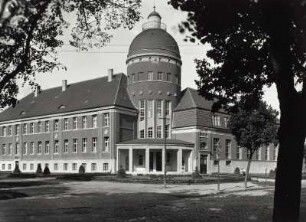 Wriezen, Knabenbürgerschule : Wriezen. Knabenschule. Eckansicht
