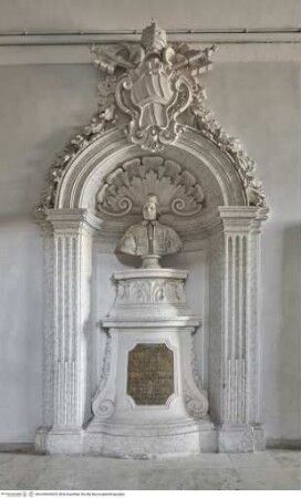 Denkmal mit Büste von Papst Clemens XII.